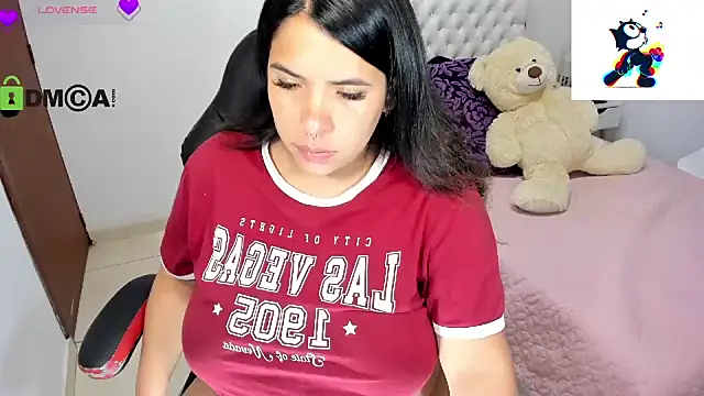 Karlathompson online show from February 2025 12:27:01 AM