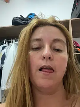 Snapshot of moniquerainx chatting on February 2025 06:18:01 AM moniquerainx online show from February 2025 06:18:01 AM