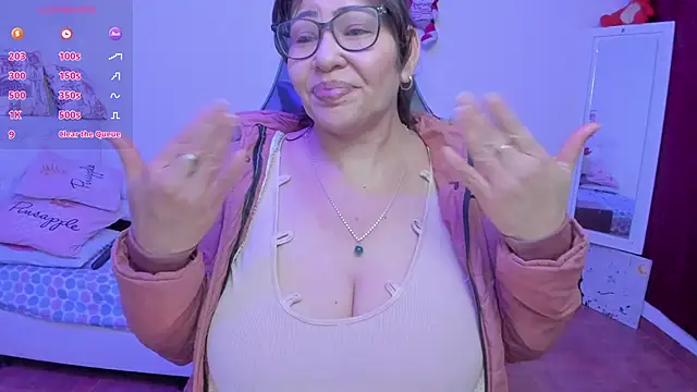 esmeralda milf online show from April 2026 07:52:02 PM