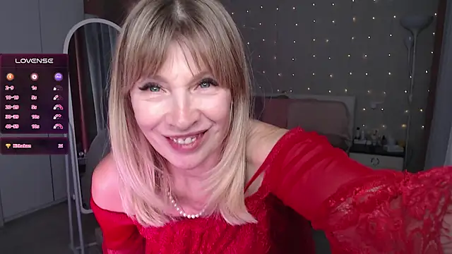 JuliaVilnet online show from November 2025 05:26:02 PM