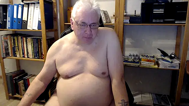 SchwanzhureXXL online show from September 2025 04:15:01 AM