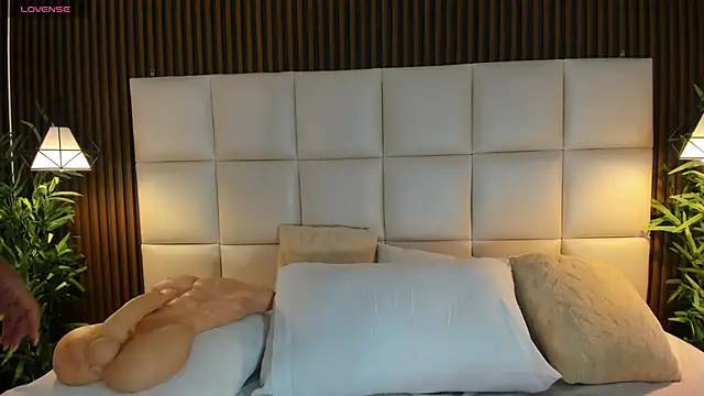 naughty flower18 online show from November 2025 10:30:01 PM