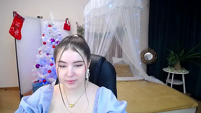NicoleFoxery online show from December 2024 06:25:01 PM