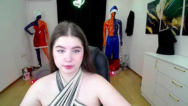 NicoleFoxery online show from December 2024 06:18:02 PM