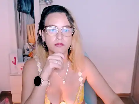 Snapshot of BOREAL_MOON chatting on July 2026 04:19:01 AM BOREAL MOON online show from July 2026 04:19:01 AM