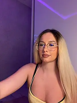 Snapshot of mollyxxx chatting on August 2026 01:48:02 AM mollyxxx online show from August 2026 01:48:02 AM