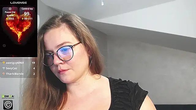 Snapshot of KellyKleine chatting on February 2025 02:25:02 PM KellyKleine online show from February 2025 02:25:02 PM