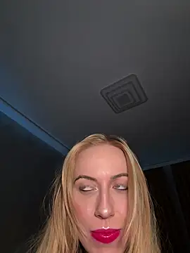 Snapshot of RockQueen_A chatting on December 2024 03:15:01 PM RockQueen A online show from December 2024 03:15:01 PM
