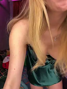 Snapshot of RockQueen_A chatting on January 2025 06:03:02 AM RockQueen A online show from January 2025 06:03:02 AM
