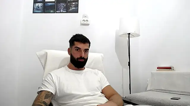 Verycutex online show from October 2025 03:42:01 PM