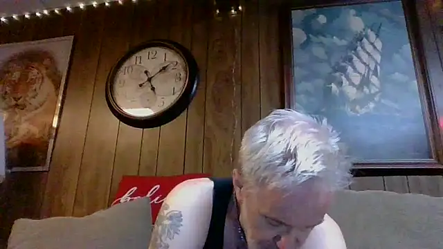 Snapshot of Makowboy chatting on December 2024 12:11:02 AM Makowboy online show from December 2024 12:11:02 AM