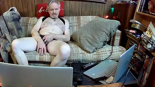 Snapshot of Makowboy chatting on December 2024 06:13:01 PM Makowboy online show from December 2024 06:13:01 PM