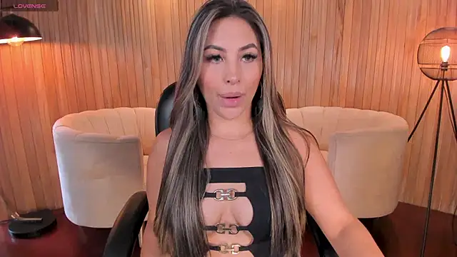 Snapshot of MiaRoberts1 chatting on January 2025 06:18:01 PM MiaRoberts1 online show from January 2025 06:18:01 PM