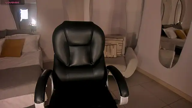 Snapshot of MiaRoberts1 chatting on October 2025 12:38:02 PM MiaRoberts1 online show from October 2025 12:38:02 PM