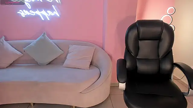 Snapshot of MiaRoberts1 chatting on November 2025 06:40:02 PM MiaRoberts1 online show from November 2025 06:40:02 PM