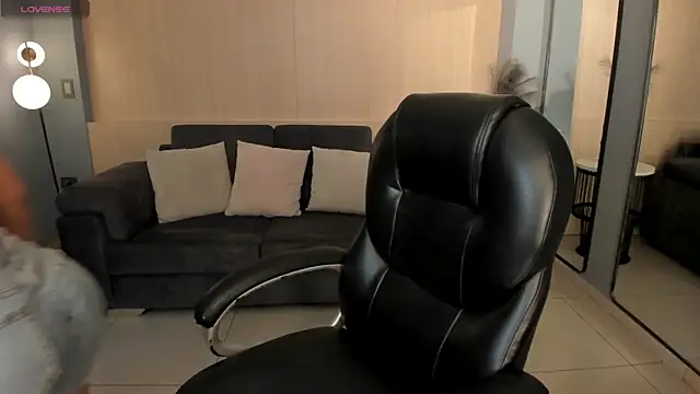 MiaRoberts1 online show from December 2025 06:37:02 PM