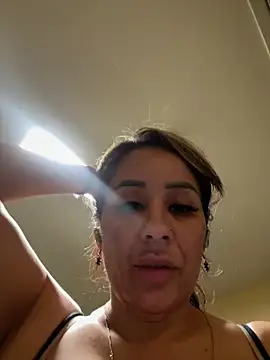 Snapshot of Aw_ThROAt9 chatting on May 2026 05:24:01 AM Aw ThROAt9 online show from May 2026 05:24:01 AM