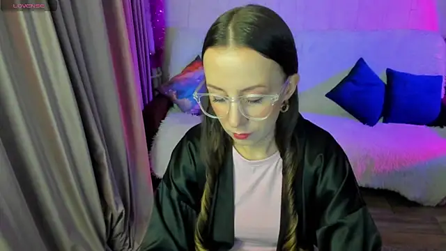 CurlySteph online show from November 2025 06:03:02 PM