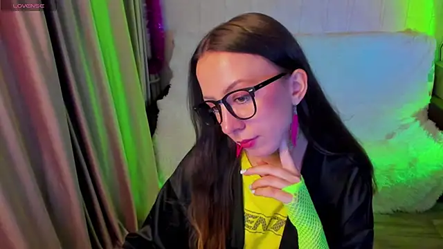 CurlySteph online show from November 2025 05:26:01 PM