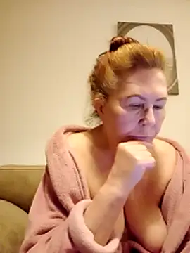 Hottie-Mom online show from April 2026 09:04:02 PM