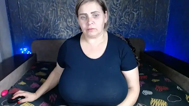 EvaCristal online show from November 2025 09:24:02 PM