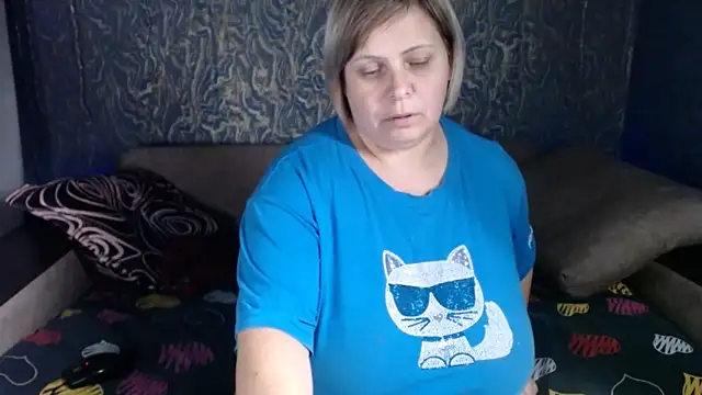 EvaCristal online show from November 2025 06:41:01 PM