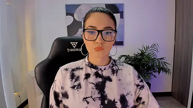 Snapshot of SaraParker_ chatting on March 2025 03:56:01 PM SaraParker online show from March 2025 03:56:01 PM