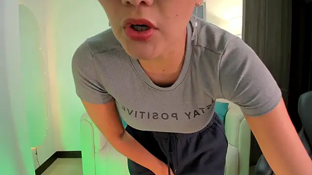 Snapshot of SaraParker_ chatting on October 2025 02:11:01 AM SaraParker online show from October 2025 02:11:01 AM