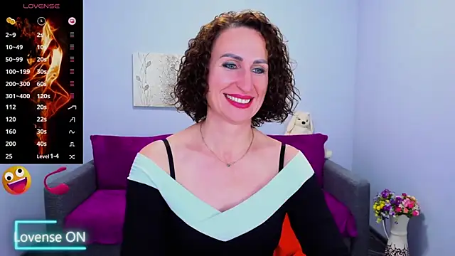 Nia Smithh online show from November 2025 01:33:02 PM