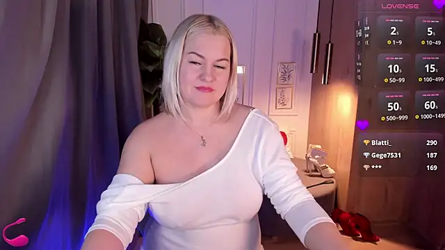 Snapshot of YolandaKiss chatting on February 2025 02:40:02 AM YolandaKiss online show from February 2025 02:40:02 AM