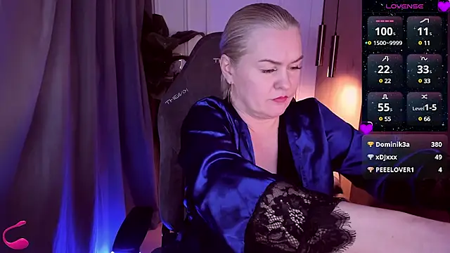 Snapshot of YolandaKiss chatting on February 2025 07:53:02 AM YolandaKiss online show from February 2025 07:53:02 AM