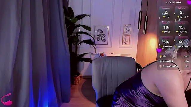 Snapshot of YolandaKiss chatting on March 2025 11:15:01 PM YolandaKiss online show from March 2025 11:15:01 PM