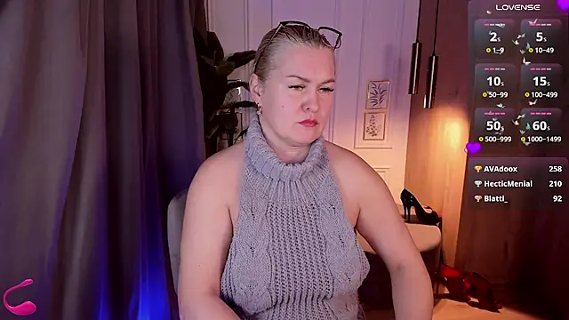 Snapshot of YolandaKiss chatting on March 2025 02:36:02 AM YolandaKiss online show from March 2025 02:36:02 AM