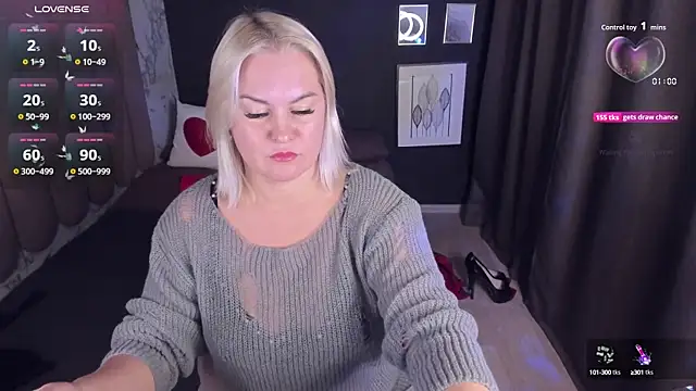 Snapshot of YolandaKiss chatting on October 2025 06:29:01 PM YolandaKiss online show from October 2025 06:29:01 PM