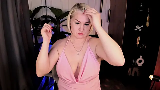 Snapshot of YolandaKiss chatting on July 2026 08:15:02 PM YolandaKiss online show from July 2026 08:15:02 PM