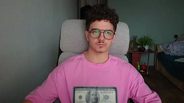 Remy Miles online show from November 2025 12:44:02 PM