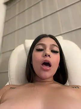 Alyshanon18 online show from February 2025 04:47:01 AM