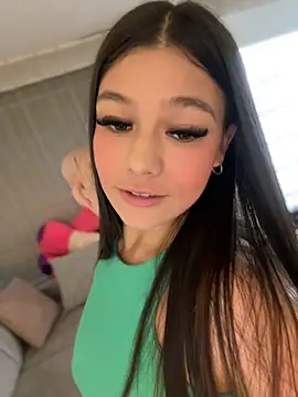 Alyshanon18 online show from February 2025 09:44:02 PM