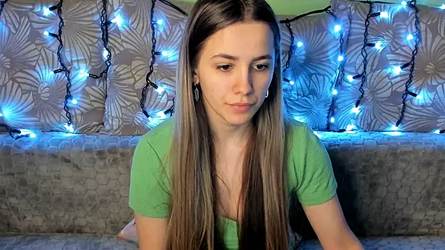 Snapshot of MaggieCake chatting on December 2024 07:12:01 AM MaggieCake online show from December 2024 07:12:01 AM