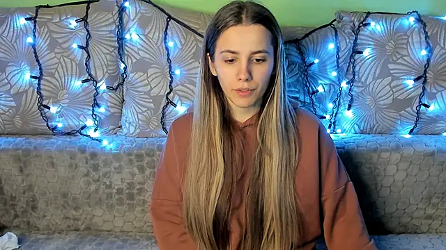 Snapshot of MaggieCake chatting on December 2024 03:59:02 AM MaggieCake online show from December 2024 03:59:02 AM