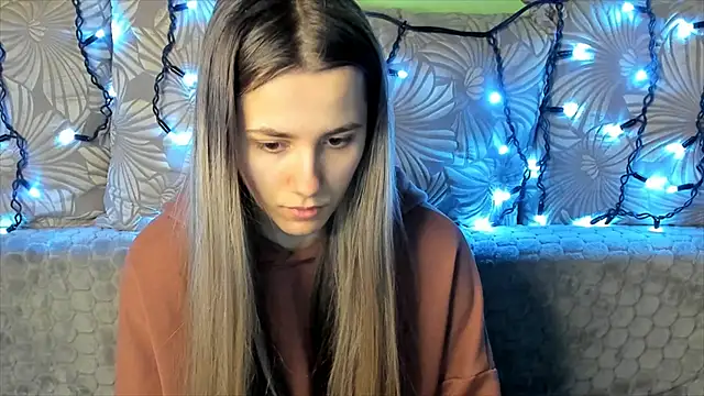 Snapshot of MaggieCake chatting on January 2025 04:01:02 AM MaggieCake online show from January 2025 04:01:02 AM