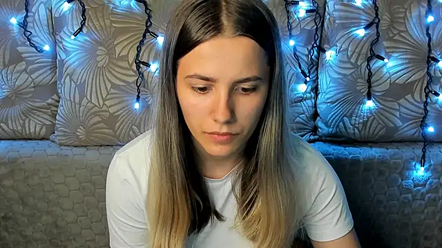 MaggieCake online show from October 2025 02:45:01 AM