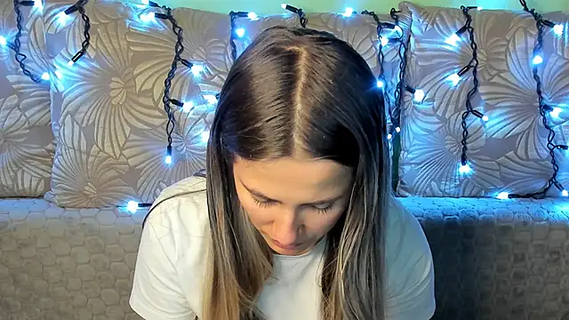 MaggieCake online show from October 2025 12:27:01 AM