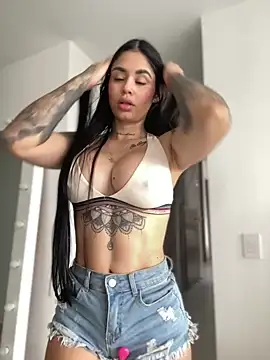 LaraHenao online show from January 2025 12:52:01 PM