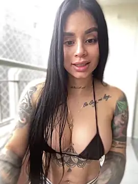 LaraHenao online show from January 2025 12:58:01 PM