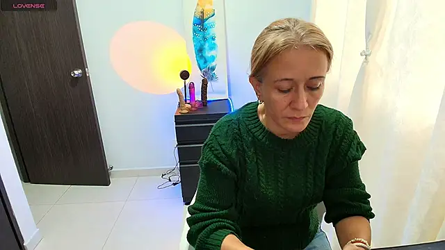 Naty Stone online show from November 2025 09:27:01 PM