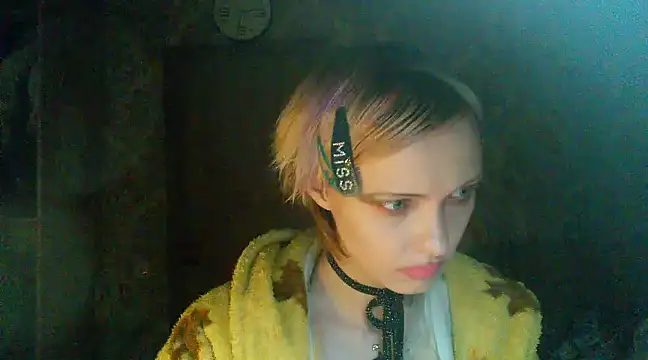 WildMissNiks online show from December 2024 12:33:01 PM