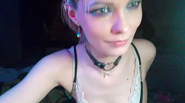 WildMissNiks online show from February 2025 04:10:02 PM