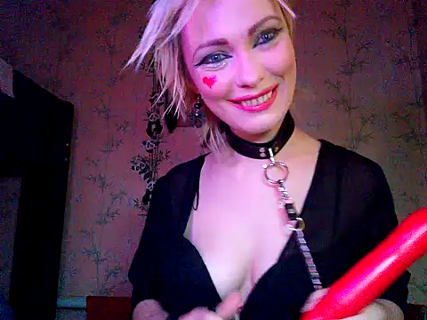 WildMissNiks online show from November 2025 08:15:01 AM