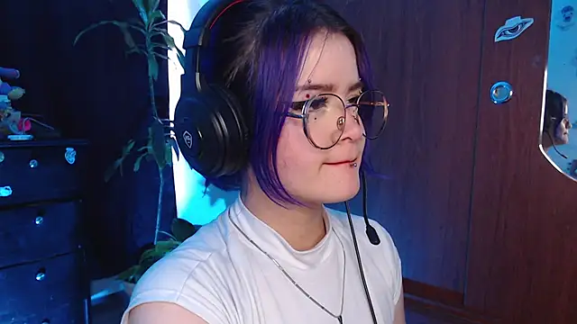 Snapshot of Raventh_ chatting on October 2025 09:44:02 PM Raventh online show from October 2025 09:44:02 PM